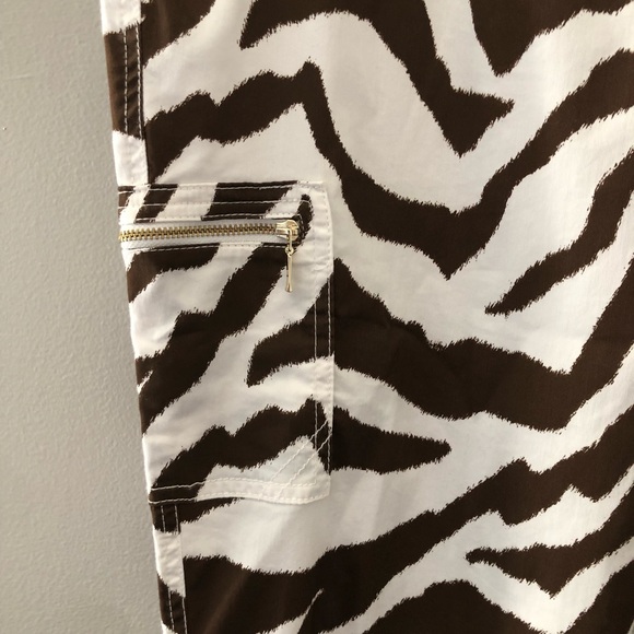 NEW Chico’s Brown Zebra Print Crop Pants Petite 12 - Picture 2 of 5
